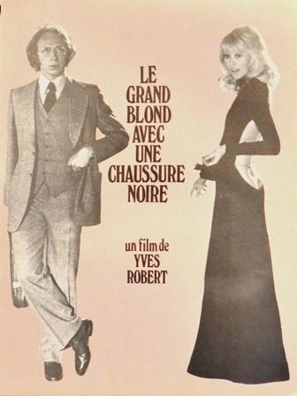 Grand blond avec une chaussure noire (le)